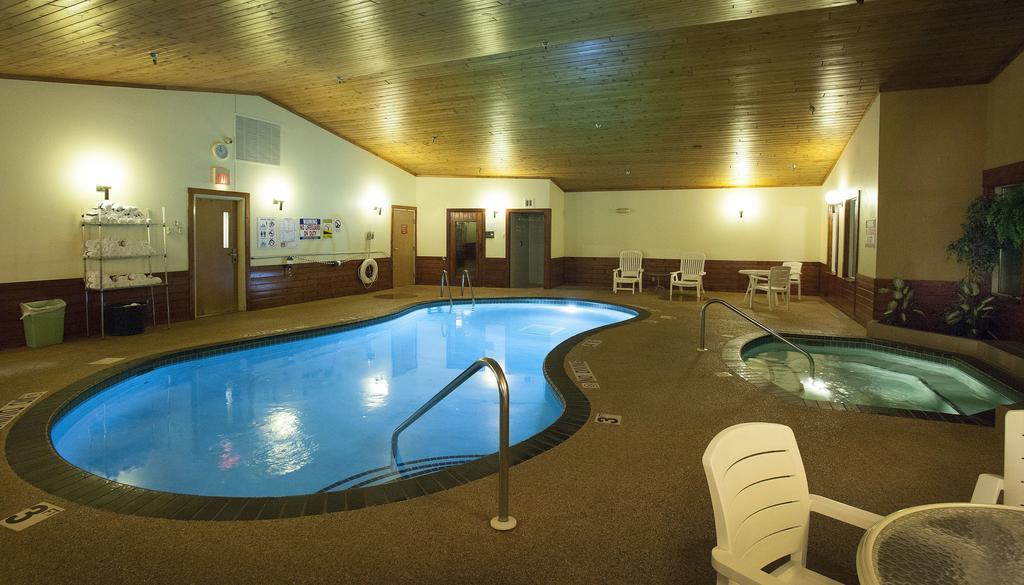Country 3* Two Harbors
